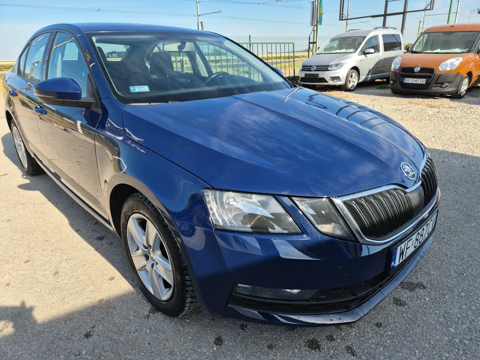 Skoda Octavia 1.6 tdi 90k климатик седан, снимка 3 - Автомобили и джипове - 55405108
