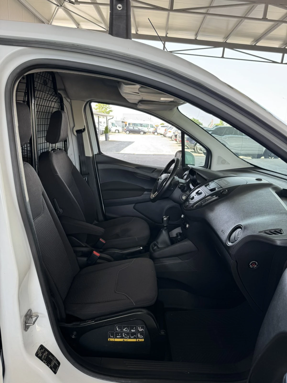Ford Connect 1.5* 75ps* КЛИМАТИК* ПАРКТРОНИК* , снимка 13 - Автомобили и джипове - 55474462