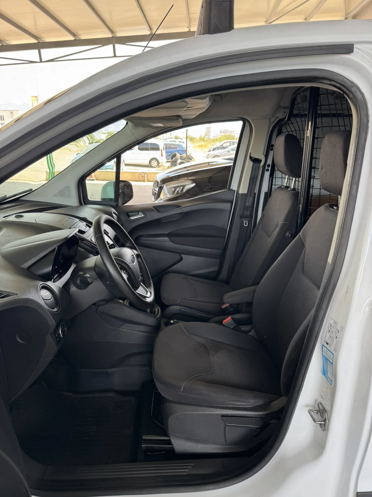 Ford Connect 1.5* 75ps* КЛИМАТИК* ПАРКТРОНИК* , снимка 11 - Автомобили и джипове - 55474462