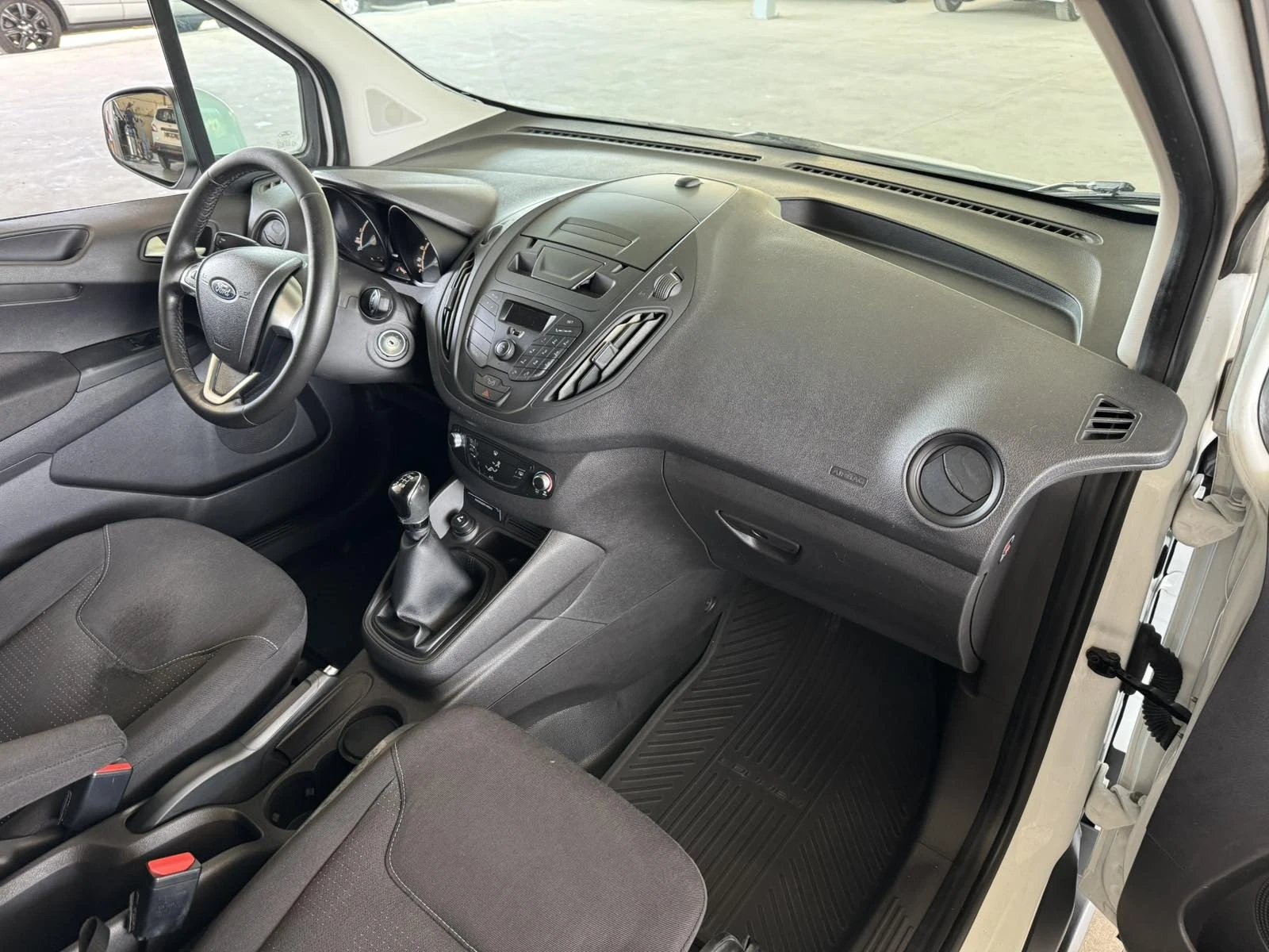 Ford Connect 1.5* 75ps* КЛИМАТИК* ПАРКТРОНИК* , снимка 14 - Автомобили и джипове - 55474462