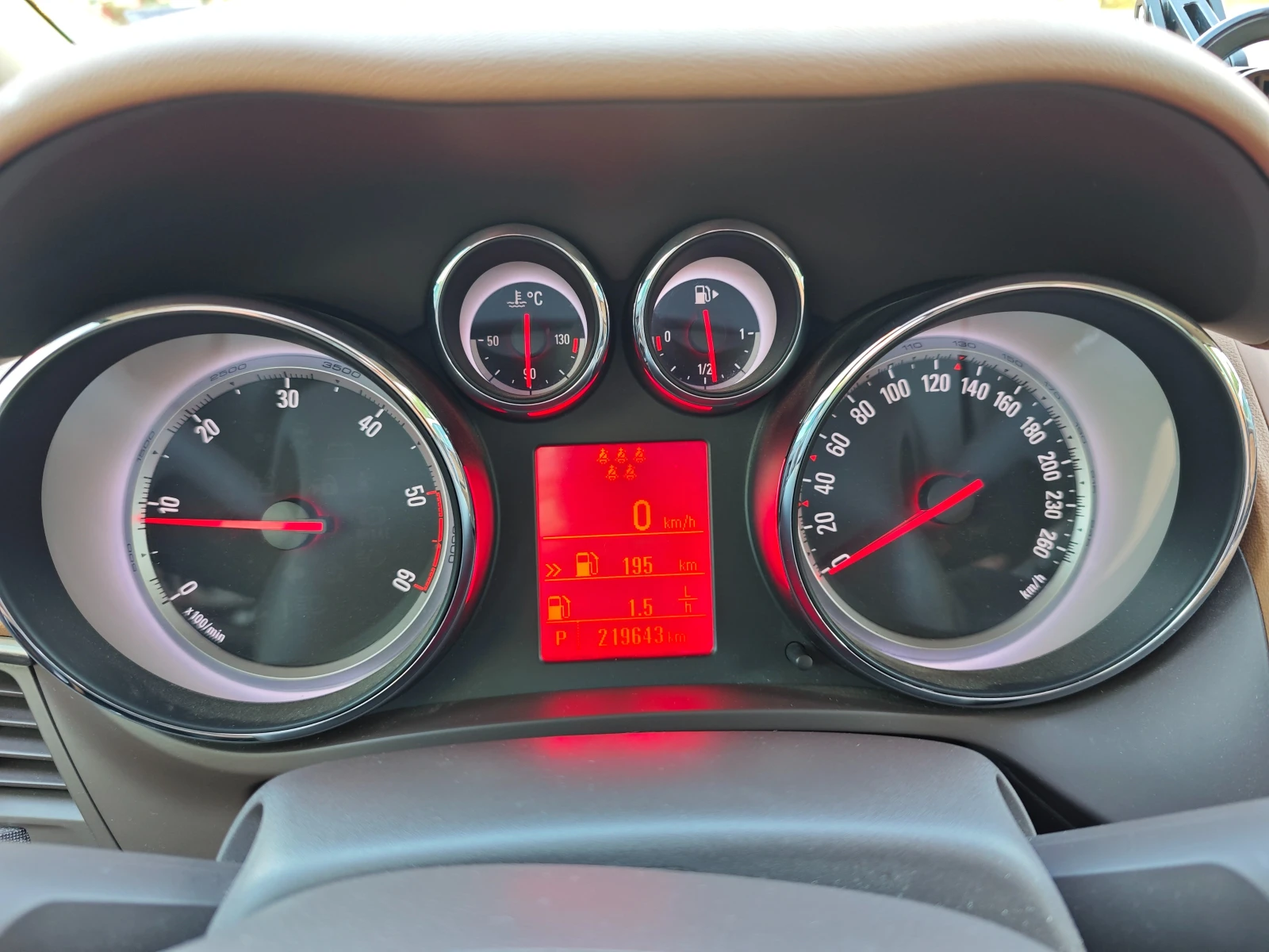 Opel Zafira 2.0 CDTI, снимка 9 - Автомобили и джипове - 55510397