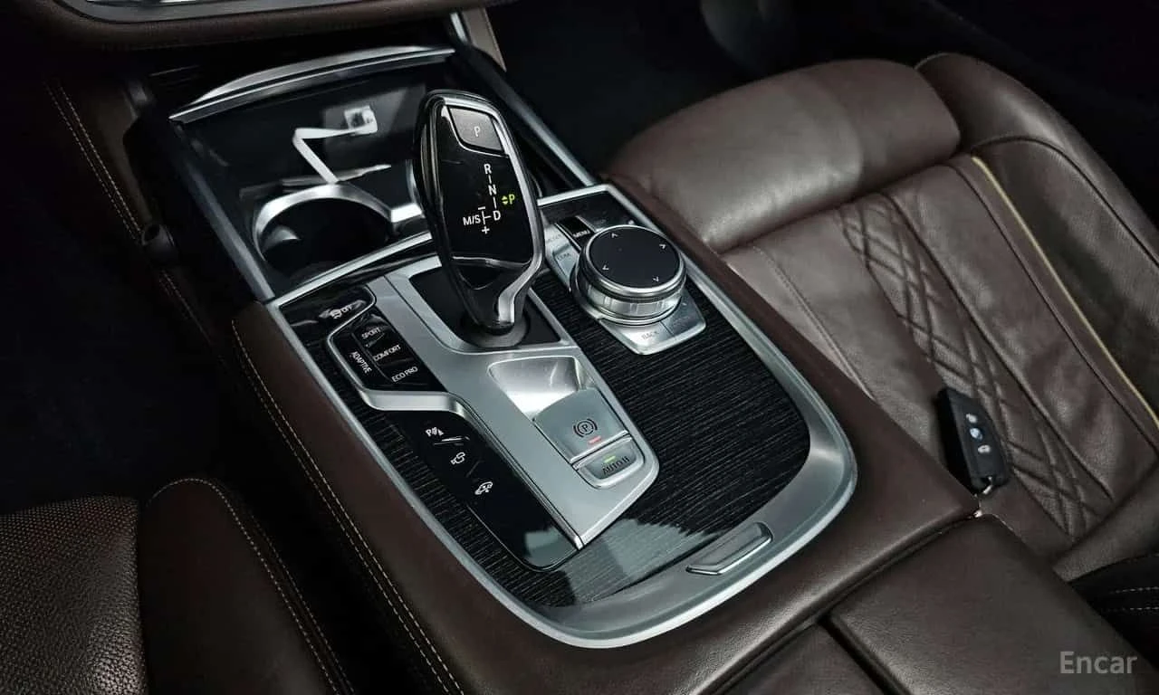 BMW 740 * 740d xDrive M Sport * CARFAX * ЦЕНА ДО БГ, снимка 13 - Автомобили и джипове - 55511049
