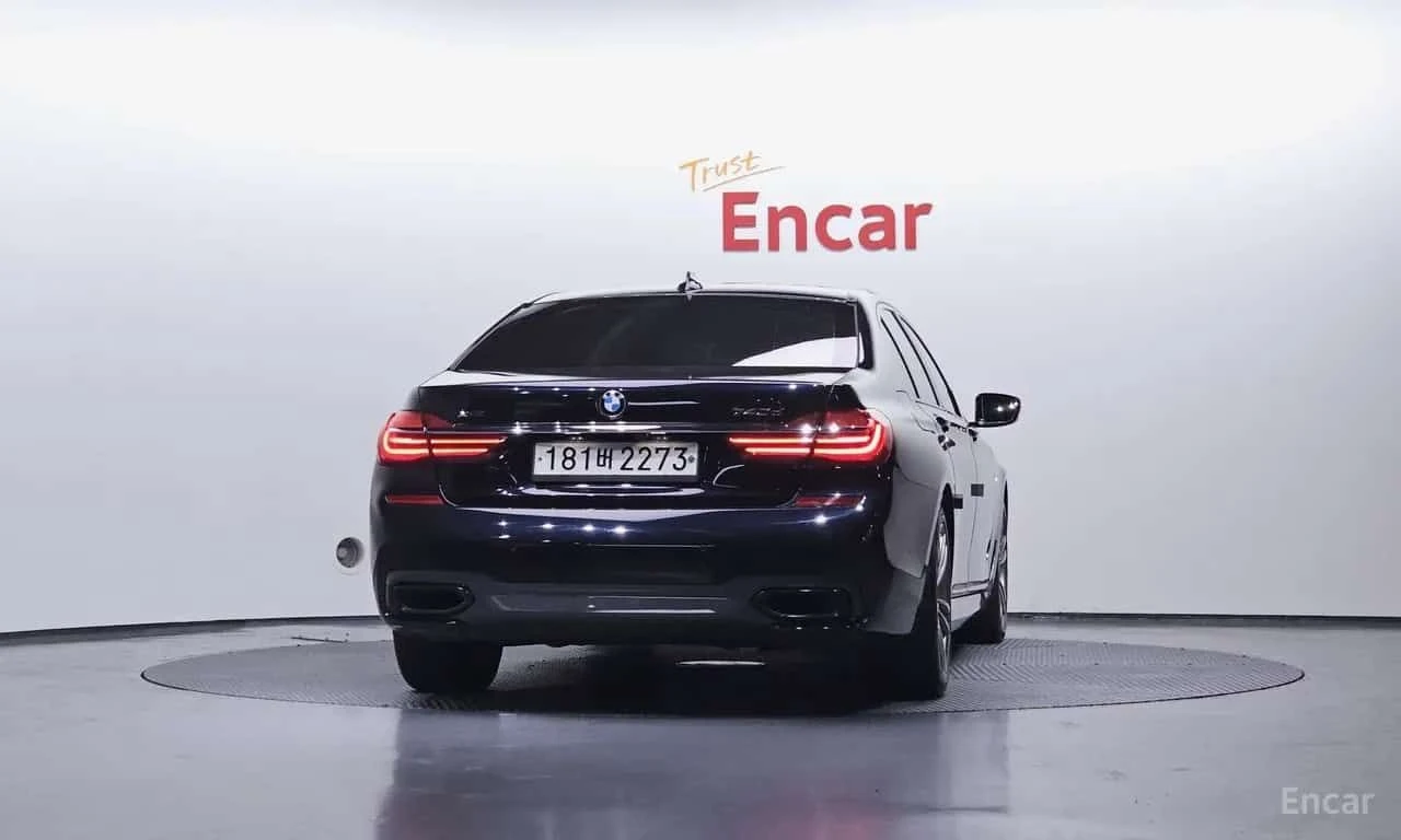 BMW 740 * 740d xDrive M Sport * CARFAX * ЦЕНА ДО БГ, снимка 4 - Автомобили и джипове - 55511049