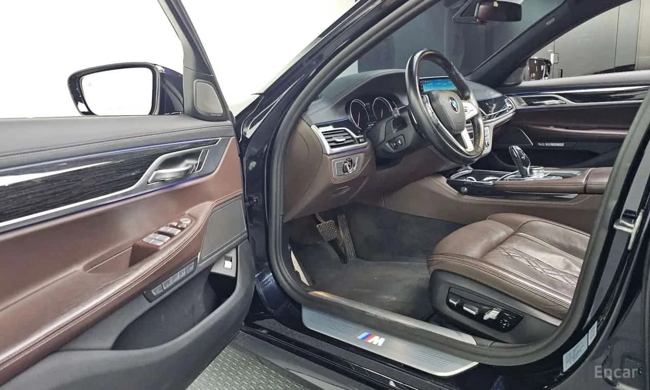 BMW 740 * 740d xDrive M Sport * CARFAX * ЦЕНА ДО БГ, снимка 5 - Автомобили и джипове - 55511049