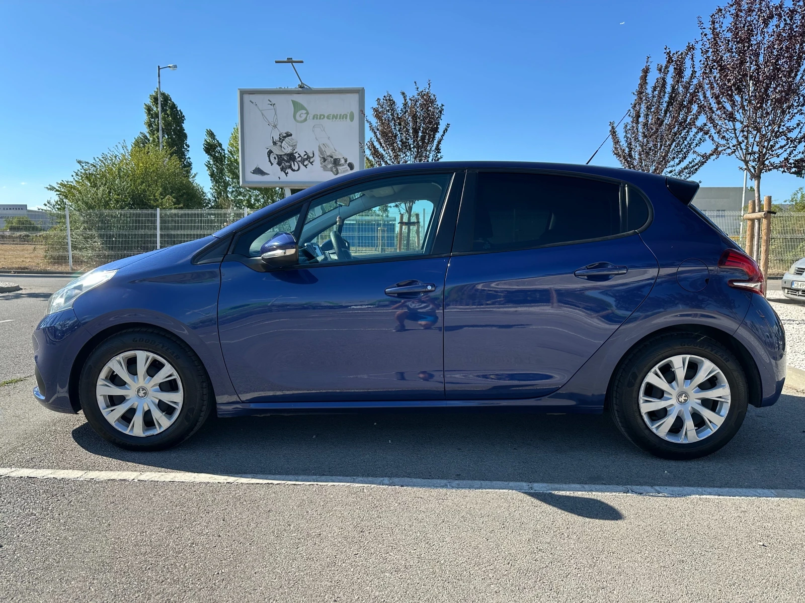 Peugeot 208, снимка 4 - Автомобили и джипове - 56074914