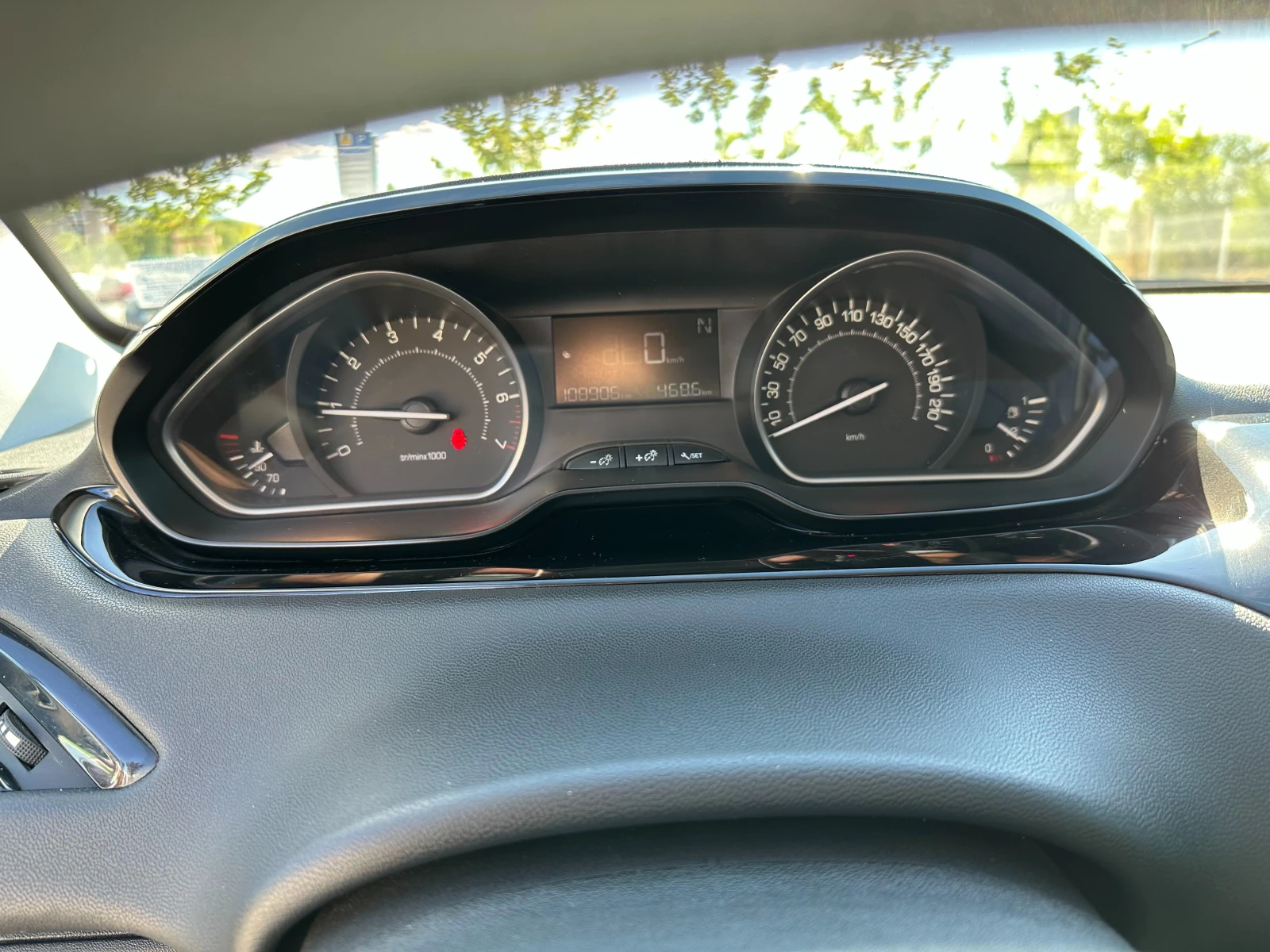 Peugeot 208, снимка 9 - Автомобили и джипове - 56074914