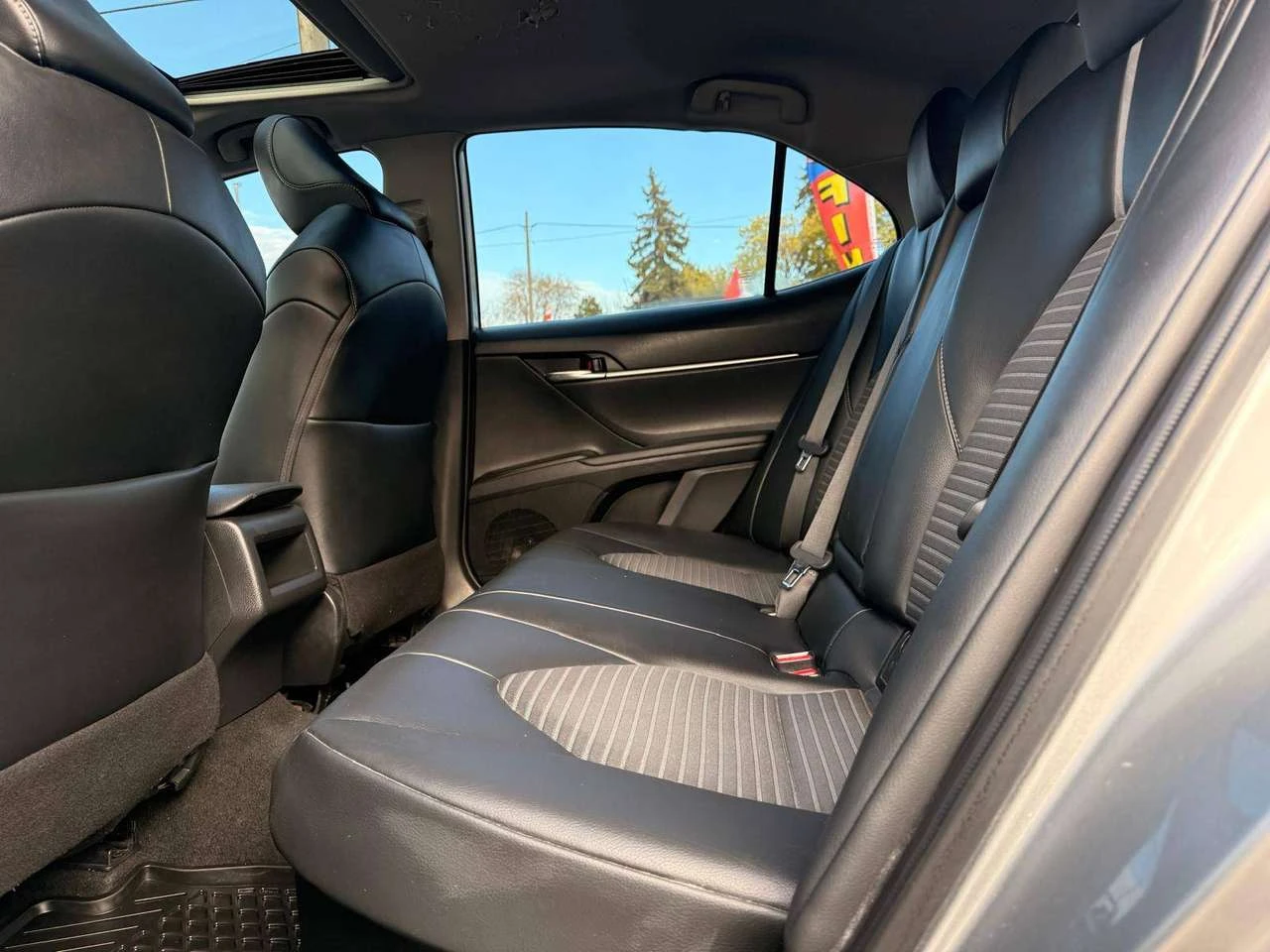 Toyota Camry Hybrid SE Auto, снимка 13 - Автомобили и джипове - 56654077