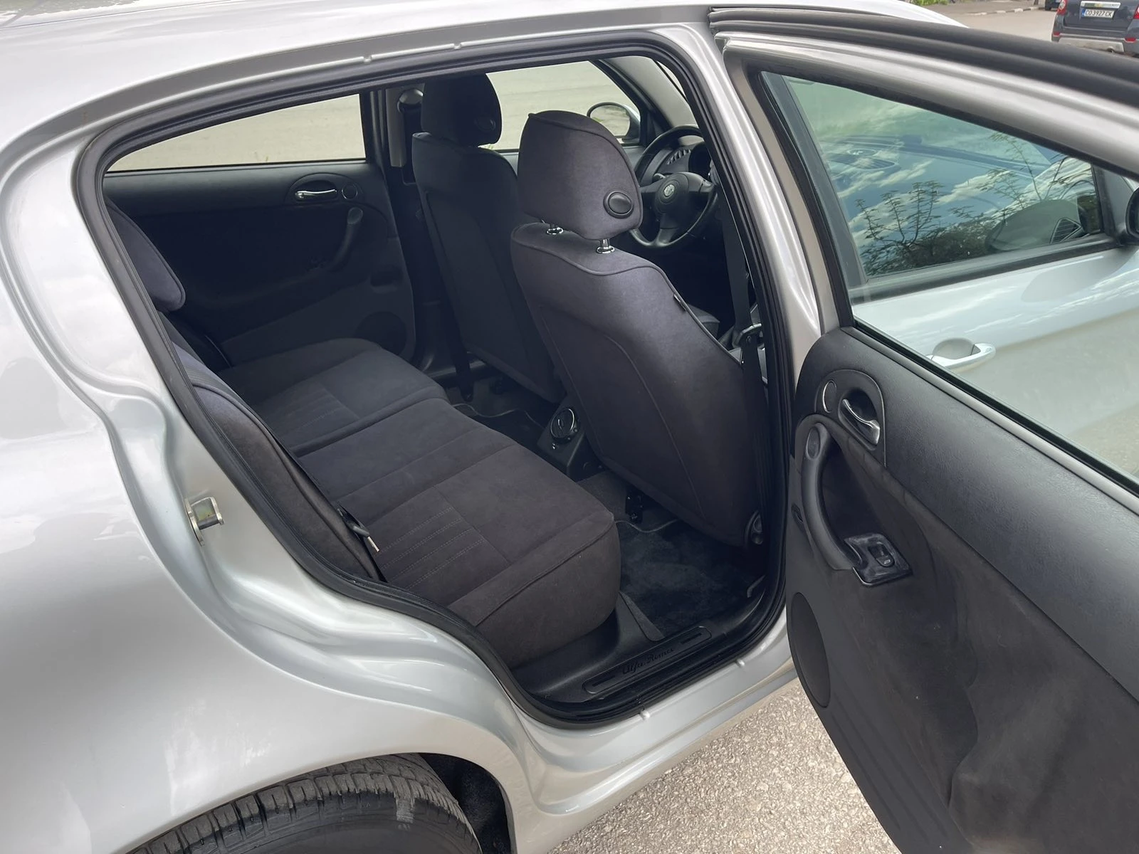 Alfa Romeo 147 Бензин\Газ, снимка 10 - Автомобили и джипове - 56706731