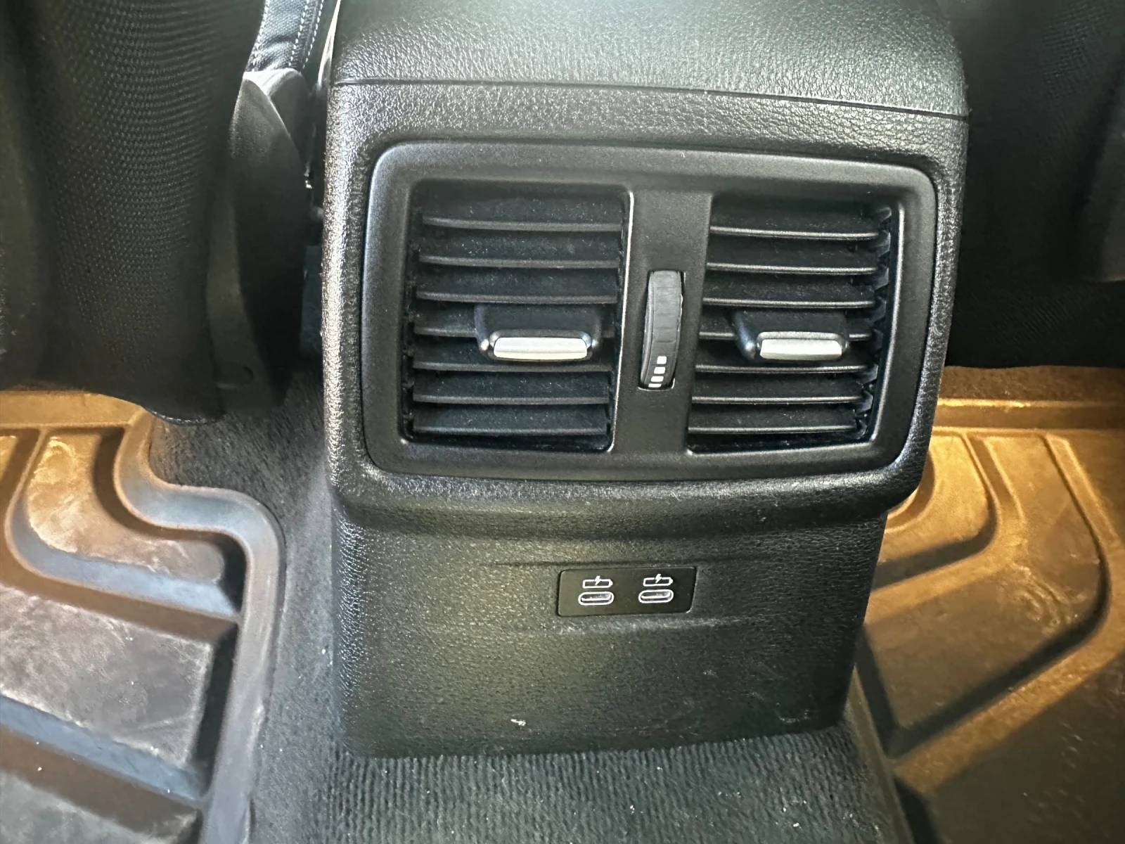 BMW X1 BMW X1 2.0i xDrive HUD/HarmanKardon/Камера, снимка 16 - Автомобили и джипове - 54904395