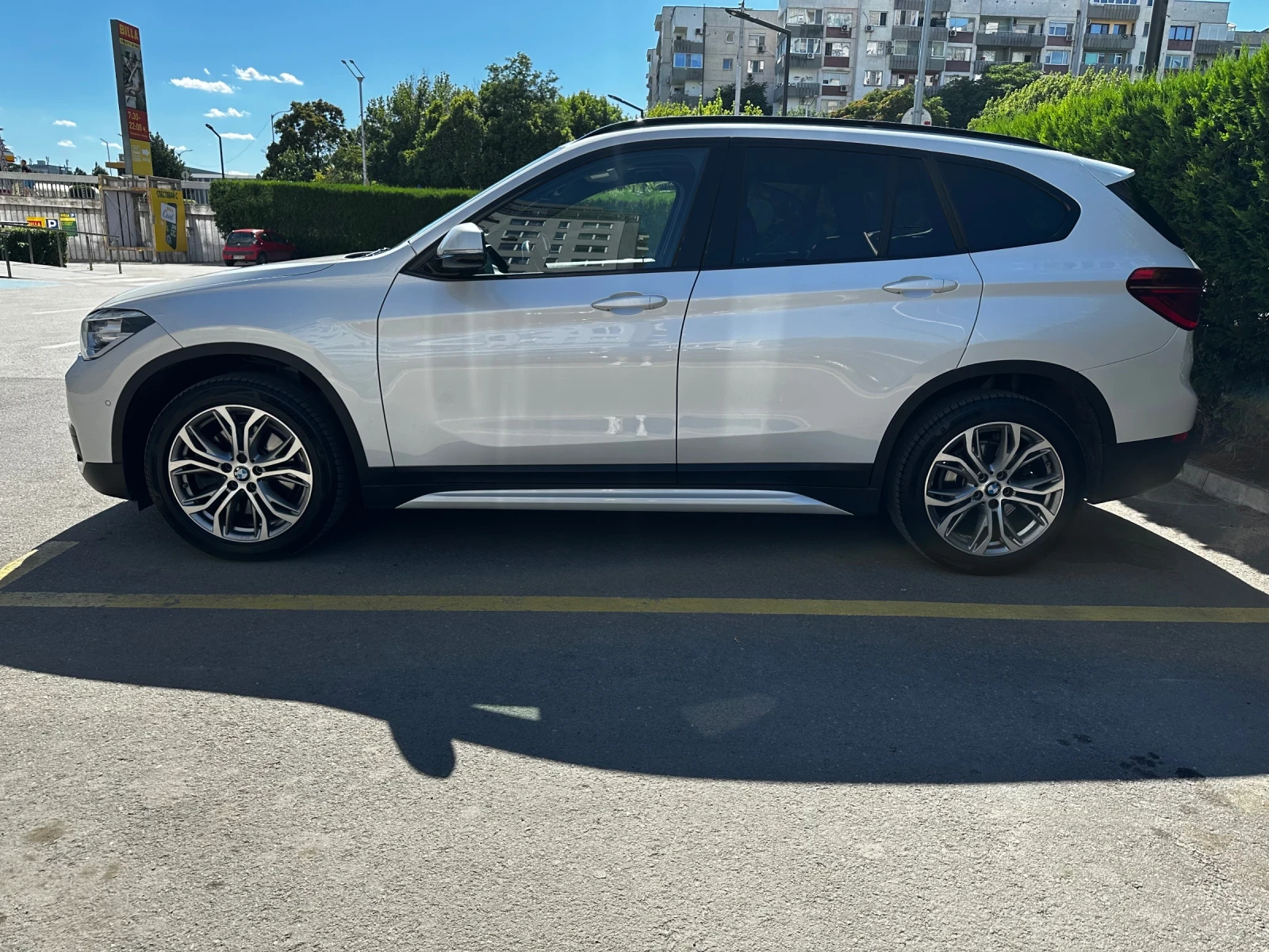 BMW X1 BMW X1 2.0i xDrive HUD/HarmanKardon/Камера, снимка 3 - Автомобили и джипове - 54904395