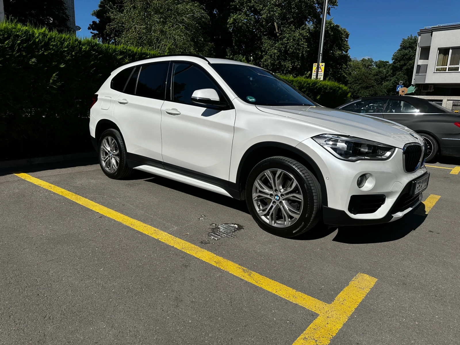 BMW X1 BMW X1 2.0i xDrive HUD/HarmanKardon/Камера, снимка 4 - Автомобили и джипове - 54904395