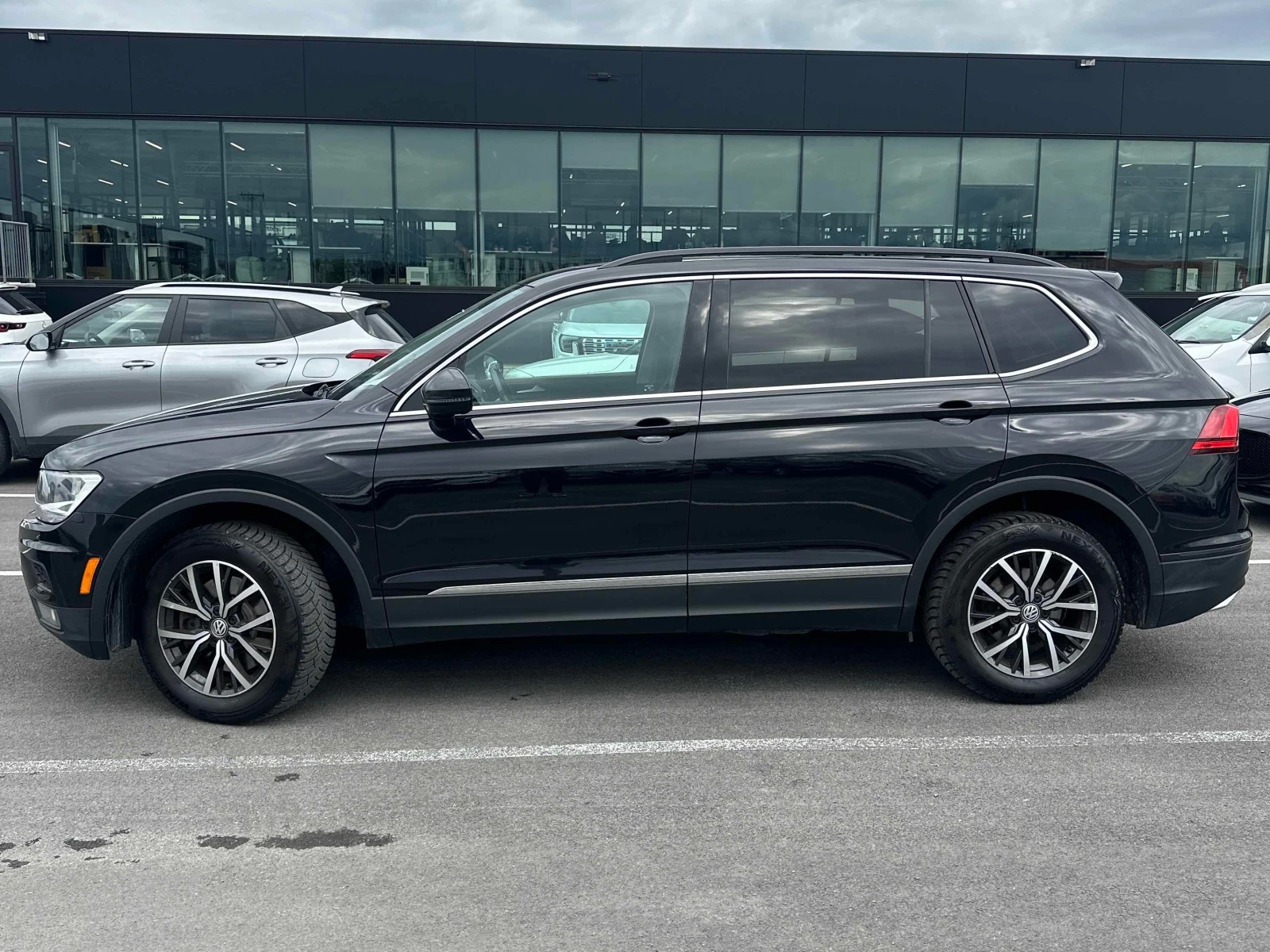 VW Tiguan Comfortline * АВТОКРЕДИТ * ГЛАВНО ПРЕДСТАВИТЕЛСТВО, снимка 3 - Автомобили и джипове - 56021453