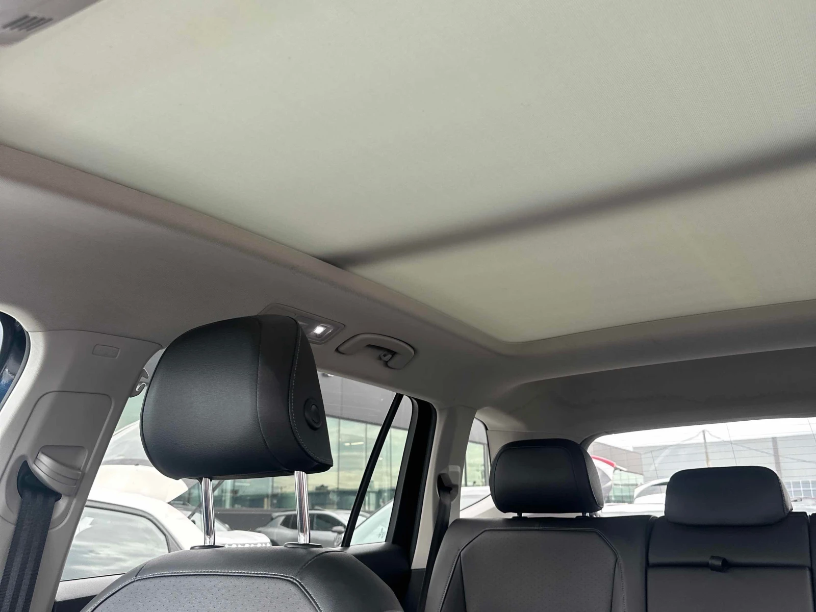 VW Tiguan Comfortline * АВТОКРЕДИТ * ГЛАВНО ПРЕДСТАВИТЕЛСТВО, снимка 10 - Автомобили и джипове - 56021453