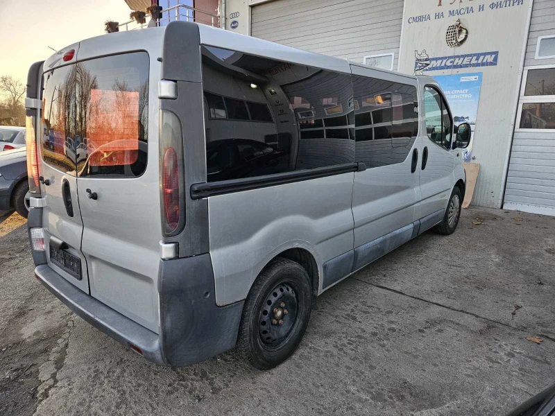 Renault Trafic 1.9dCi* КЛИМА* ПЪТНИЧЕСКИ, снимка 4 - Бусове и автобуси - 48407651