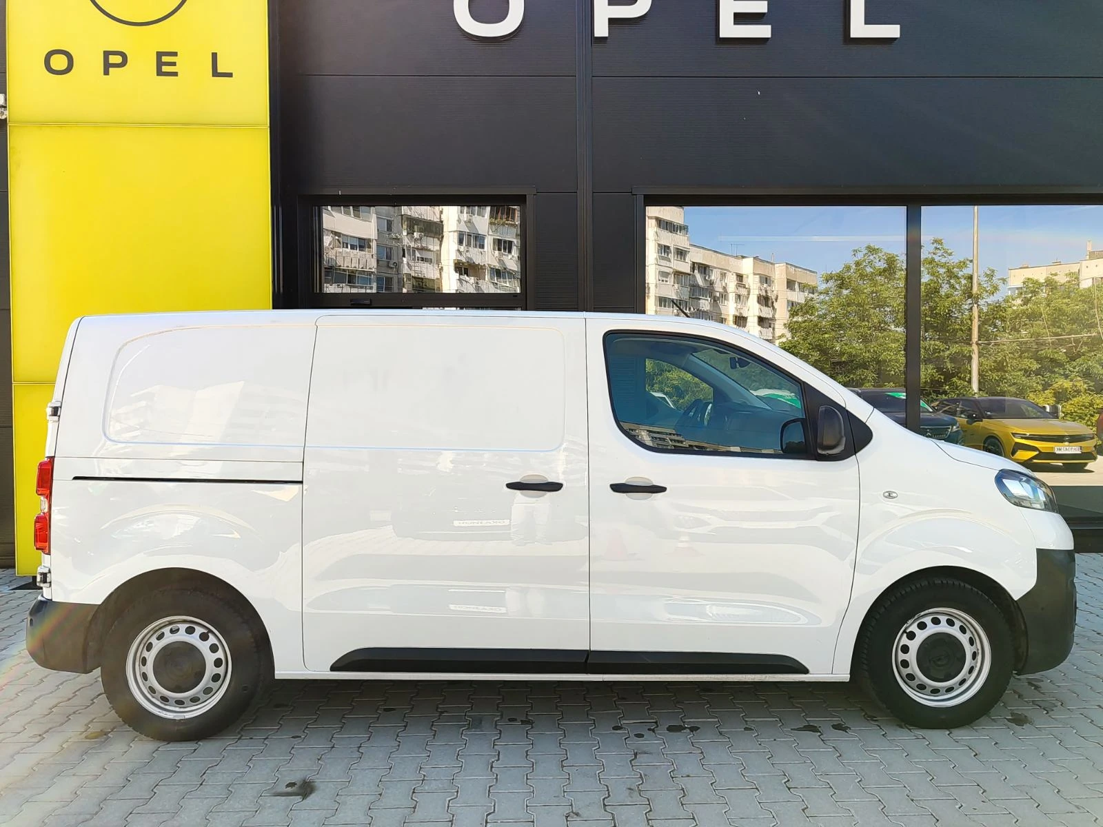 Opel Vivaro Cargo M Edition 1.5 Diesel (120hp) MT6, снимка 4 - Бусове и автобуси - 53769970
