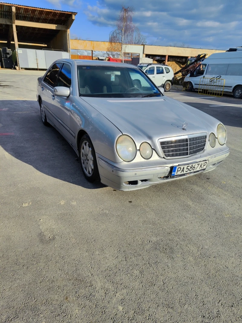 Mercedes-Benz E 270, снимка 1 - Автомобили и джипове - 49349609