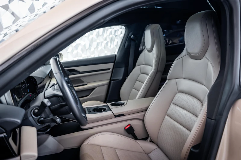 Porsche Taycan 4s* Pano* Bose* Airsusp* , снимка 13 - Автомобили и джипове - 50454583