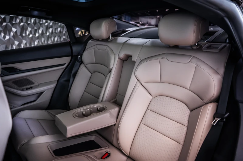 Porsche Taycan 4s* Pano* Bose* Airsusp* , снимка 16 - Автомобили и джипове - 50454583