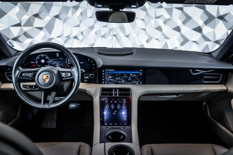 Porsche Taycan 4s* Pano* Bose* Airsusp* , снимка 11 - Автомобили и джипове - 50454583