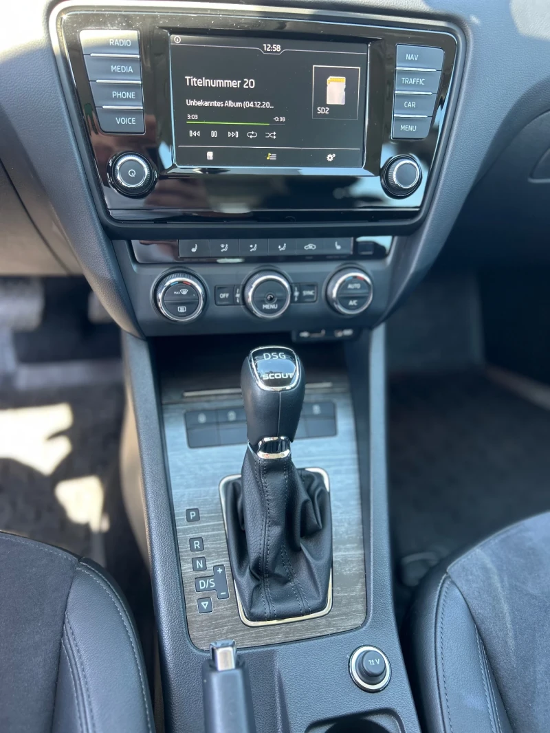 Skoda Octavia 2.0TDI 185hp SCOUT 2017g DSG 4х4 Алкантара Подгрев, снимка 13 - Автомобили и джипове - 51472980