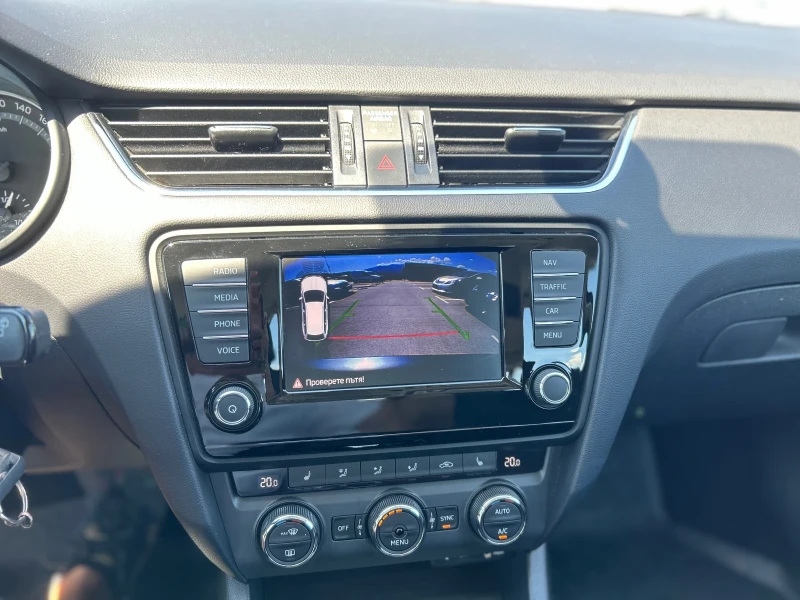 Skoda Octavia 2.0TDI 185hp SCOUT 2017g DSG 4х4 Алкантара Подгрев, снимка 14 - Автомобили и джипове - 51472980