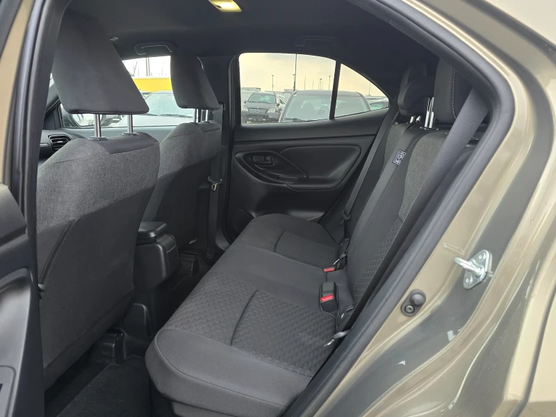 Toyota Yaris Cross 1.5 Hybrid FACELIFT 1500 км. НАЛИЧНА, снимка 16 - Автомобили и джипове - 52659421