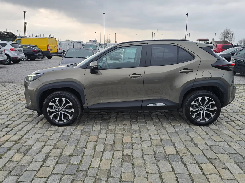 Toyota Yaris Cross 1.5 Hybrid FACELIFT 1500 км. НАЛИЧНА, снимка 4 - Автомобили и джипове - 52659421