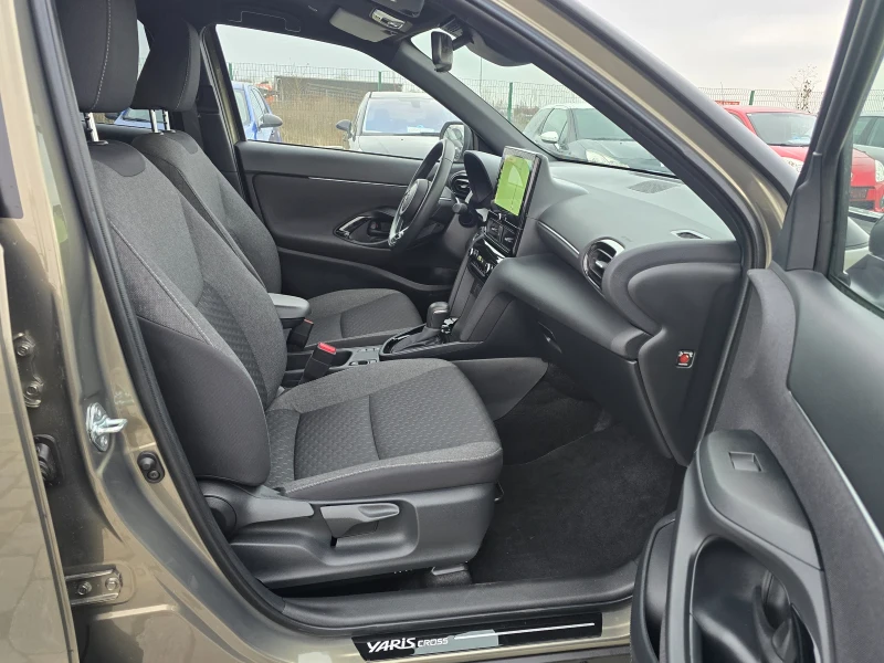 Toyota Yaris Cross 1.5 Hybrid FACELIFT 1500 км. НАЛИЧНА, снимка 13 - Автомобили и джипове - 52659421