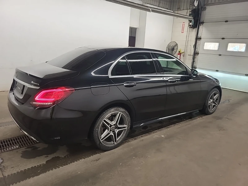 Mercedes-Benz C 300 * АВТО КРЕДИТ* ЦЕНА ДО БГ * Сервизна история * , снимка 4 - Автомобили и джипове - 52683967