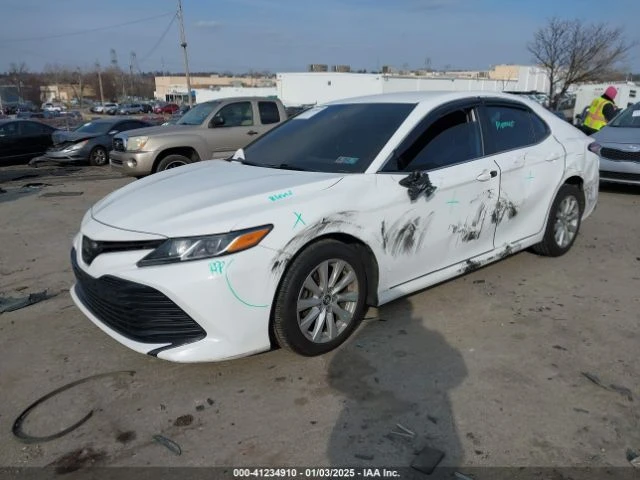 Toyota Camry LE* ПОДГРЕВ* LANE ASSIST* , снимка 3 - Автомобили и джипове - 49390490