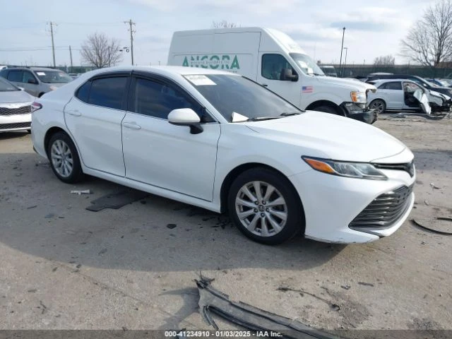 Toyota Camry LE* ПОДГРЕВ* LANE ASSIST* , снимка 1 - Автомобили и джипове - 49390490