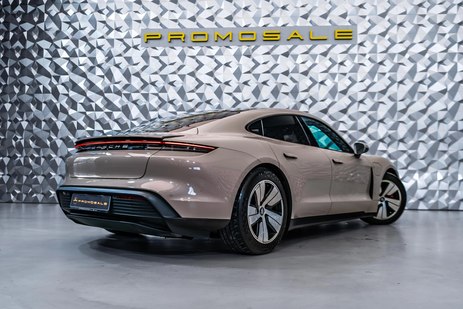 Porsche Taycan 4s* Pano* Bose* Airsusp*  - изображение 4