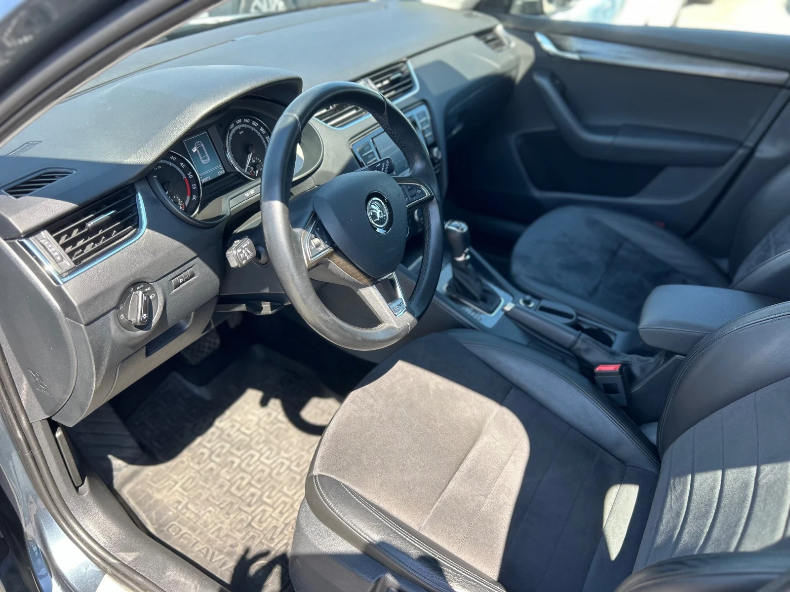 Skoda Octavia 2.0TDI 185hp SCOUT 2017g DSG 4х4 Алкантара Подгрев - изображение 9