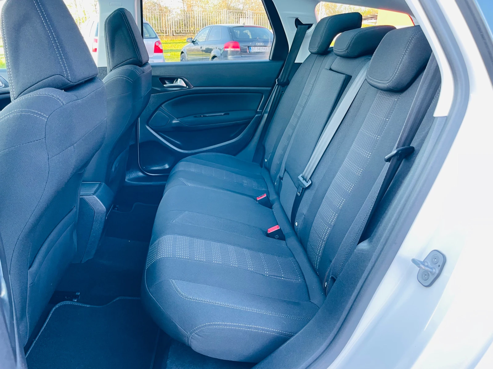 Peugeot 308 1.6HDI* 120* 2017г, снимка 14 - Автомобили и джипове - 54101834