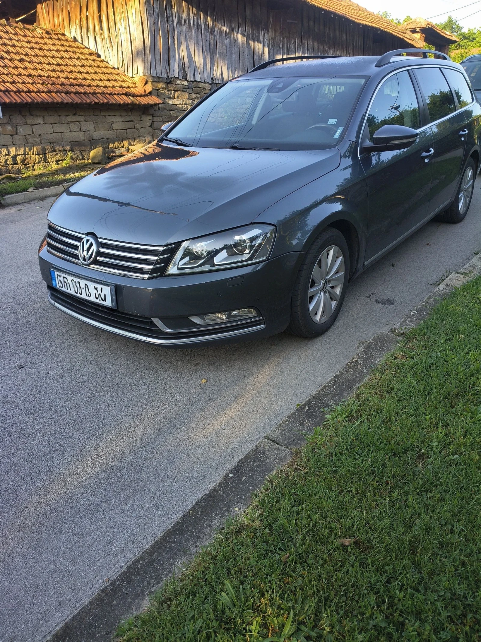 VW Passat B7 Bluemotion, снимка 3 - Автомобили и джипове - 54513554