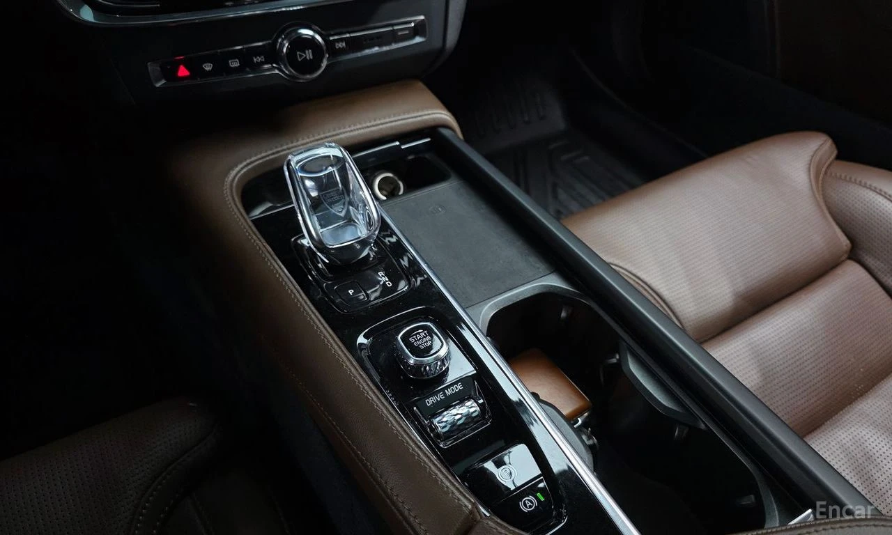 Volvo S90 AWD* INSCRIPTION* BOWERS&WILKINS* FULL* , снимка 13 - Автомобили и джипове - 54365659