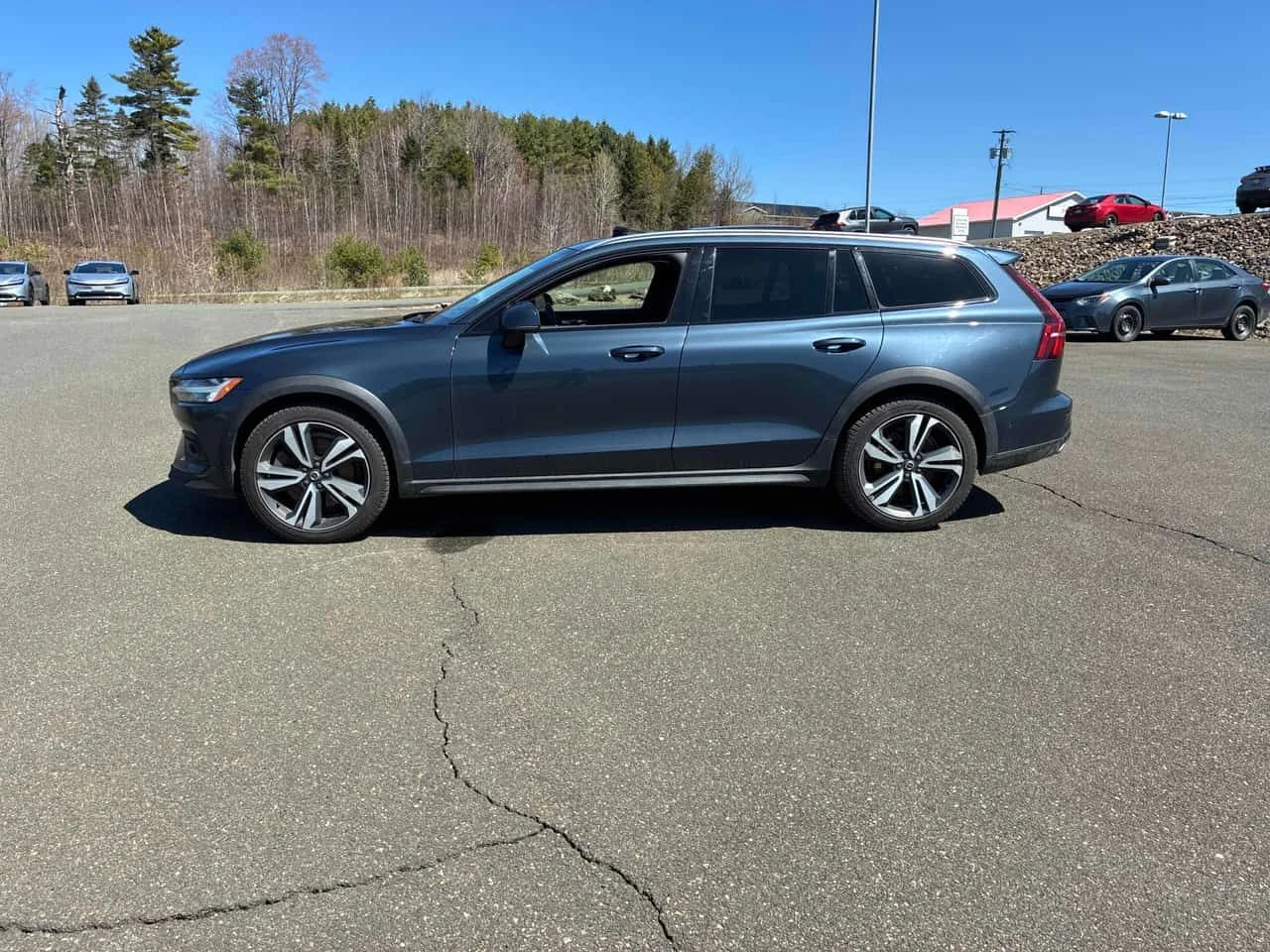 Volvo V60 Cross Country Momentum| ПРЕДСТАВИТЕЛСТВО НА TOYOTA| CARFAX, снимка 4 - Автомобили и джипове - 54419029