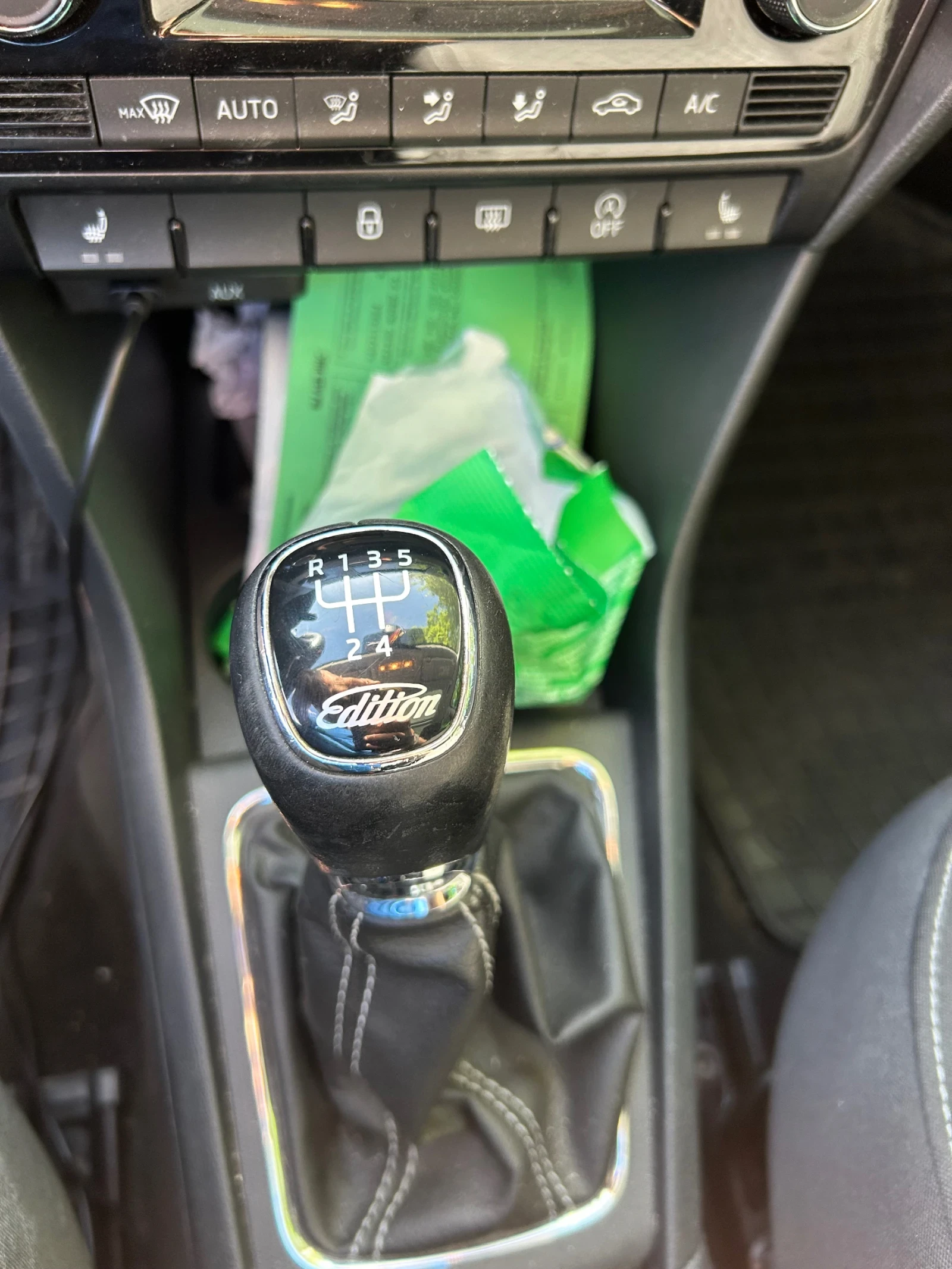 Skoda Rapid 1, 6 ТДИ, снимка 13 - Автомобили и джипове - 54526507