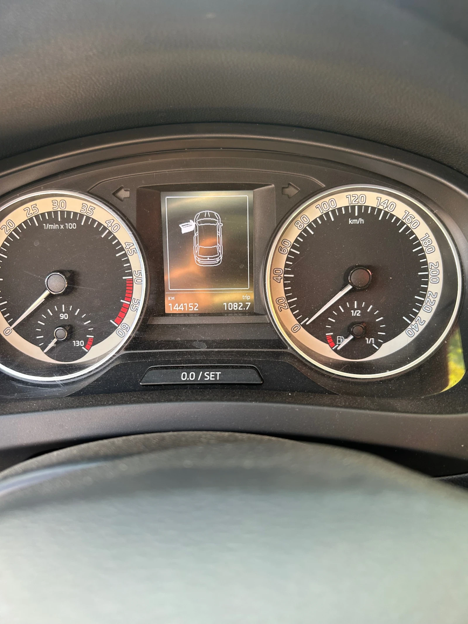 Skoda Rapid 1, 6 ТДИ, снимка 8 - Автомобили и джипове - 54526507