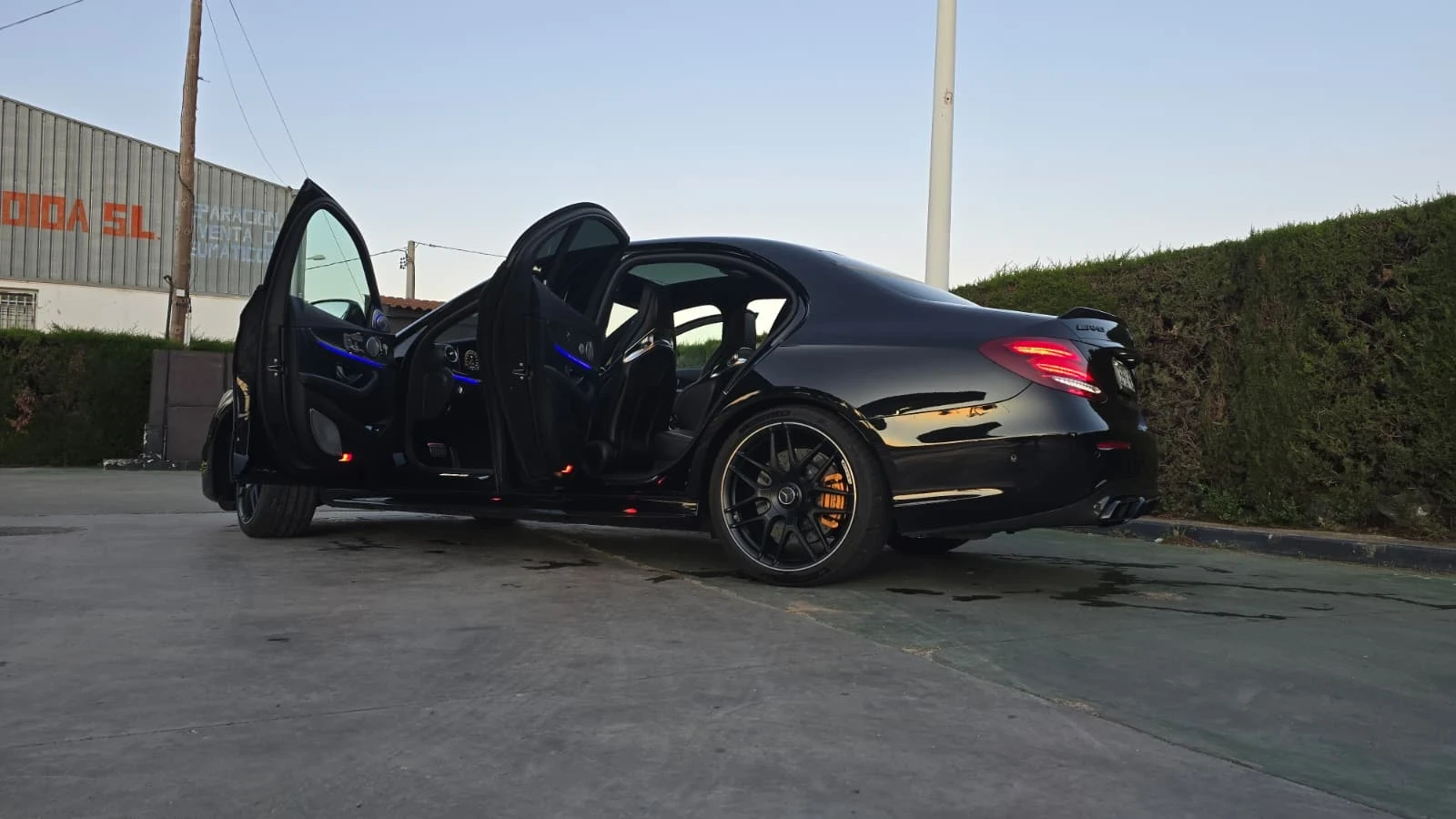 Mercedes-Benz E 63 AMG S 4MATIC+ , снимка 4 - Автомобили и джипове - 55385725