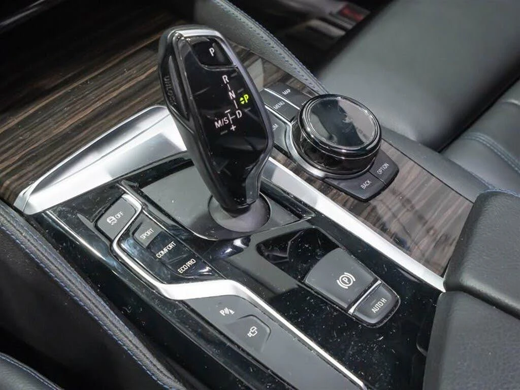 BMW 540 M PKG/HUD/HK/360 CAMERA/, снимка 15 - Автомобили и джипове - 55526347