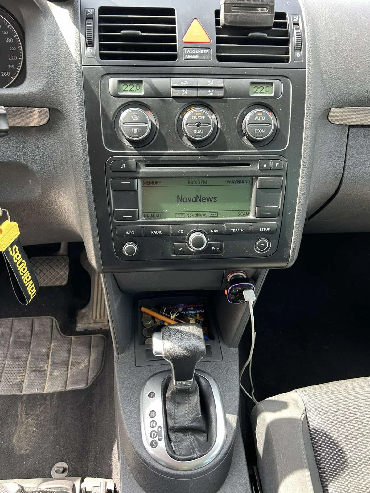 VW Touran 2.0 TDI DSG, снимка 2 - Автомобили и джипове - 55569779