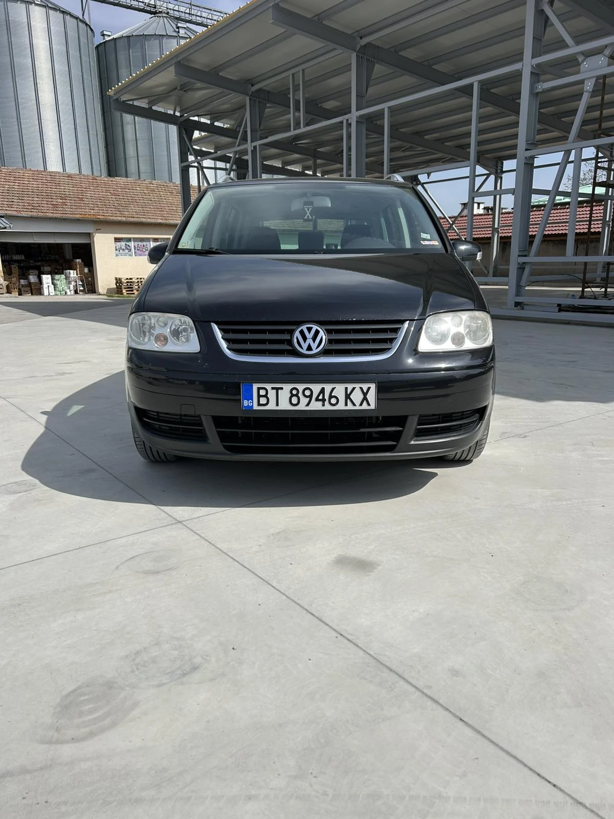 VW Touran 2.0 TDI DSG, снимка 8 - Автомобили и джипове - 55569779