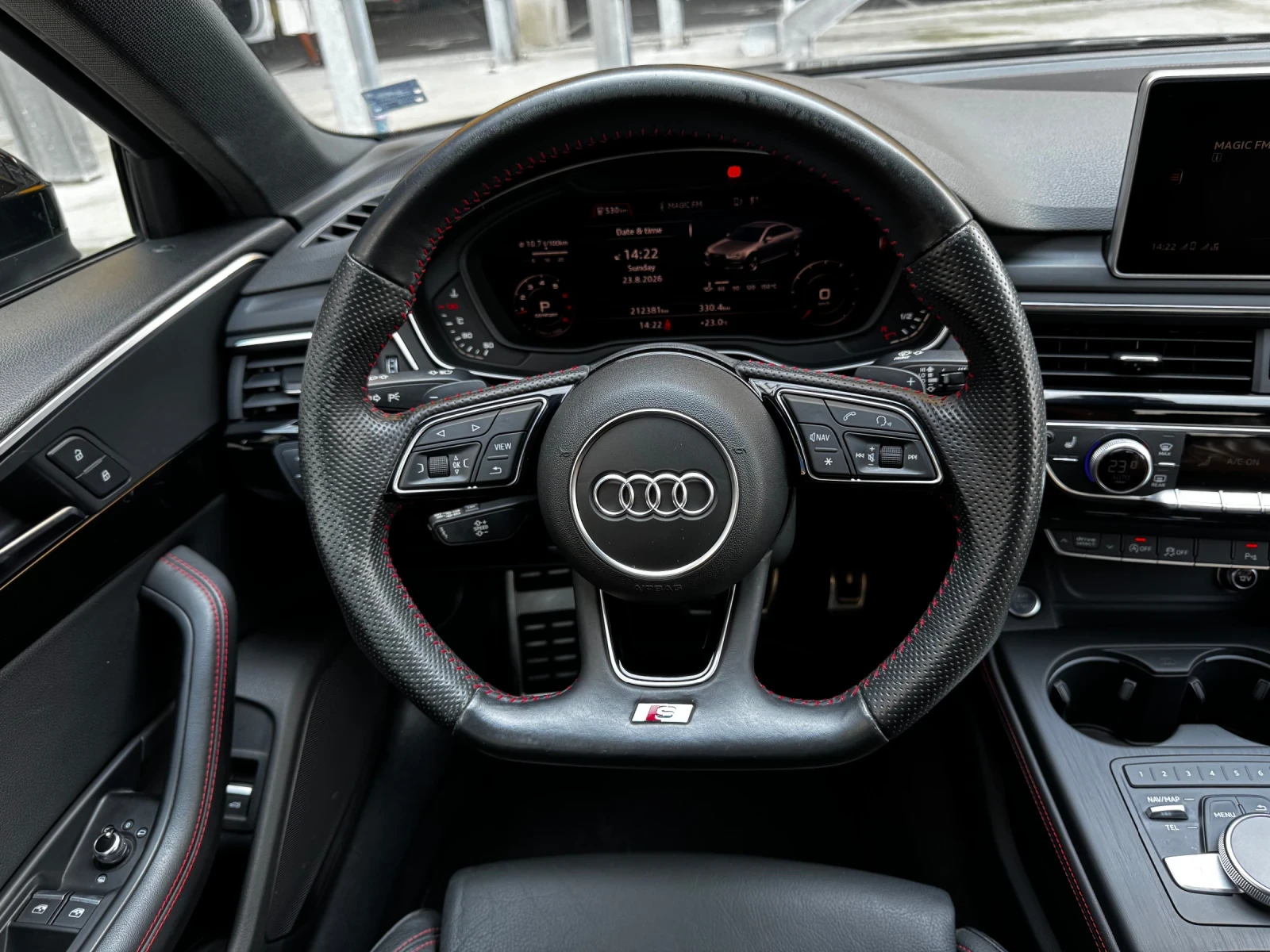Audi A4 Black Edition / S-Line / Digital Cockpit, снимка 13 - Автомобили и джипове - 55778078