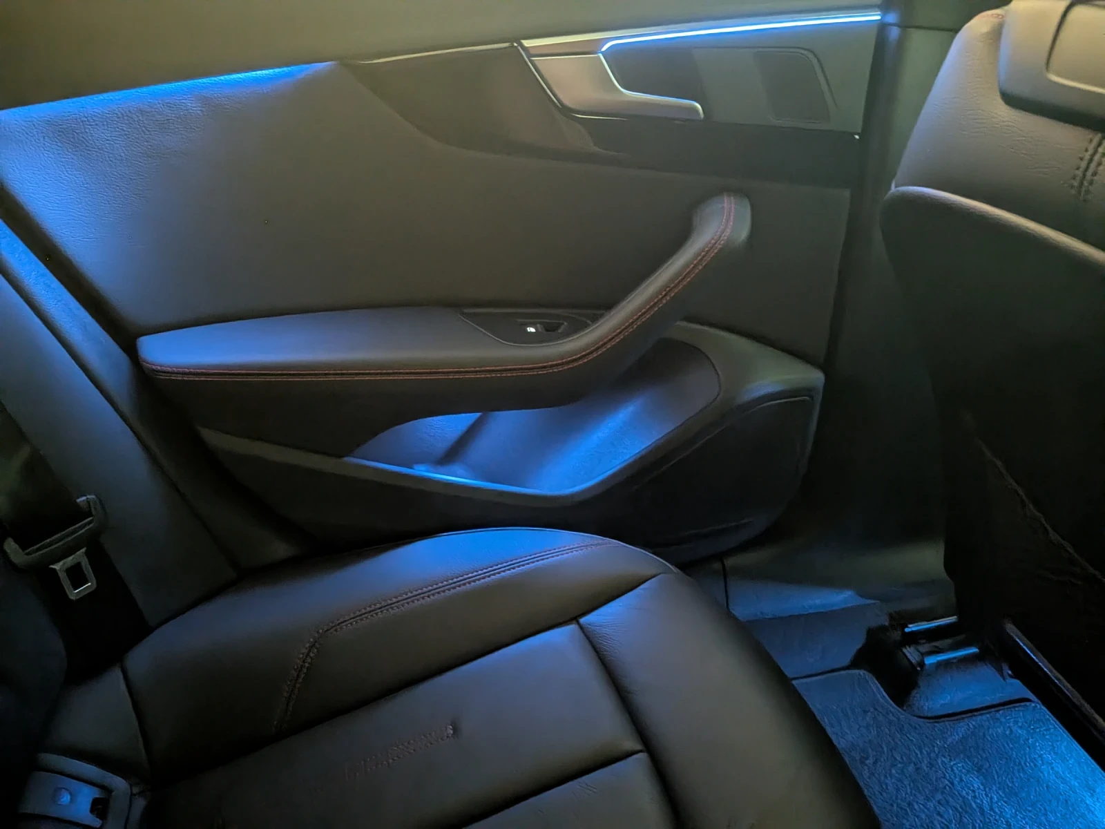 Audi A4 Black Edition / S-Line / Digital Cockpit, снимка 16 - Автомобили и джипове - 55778078