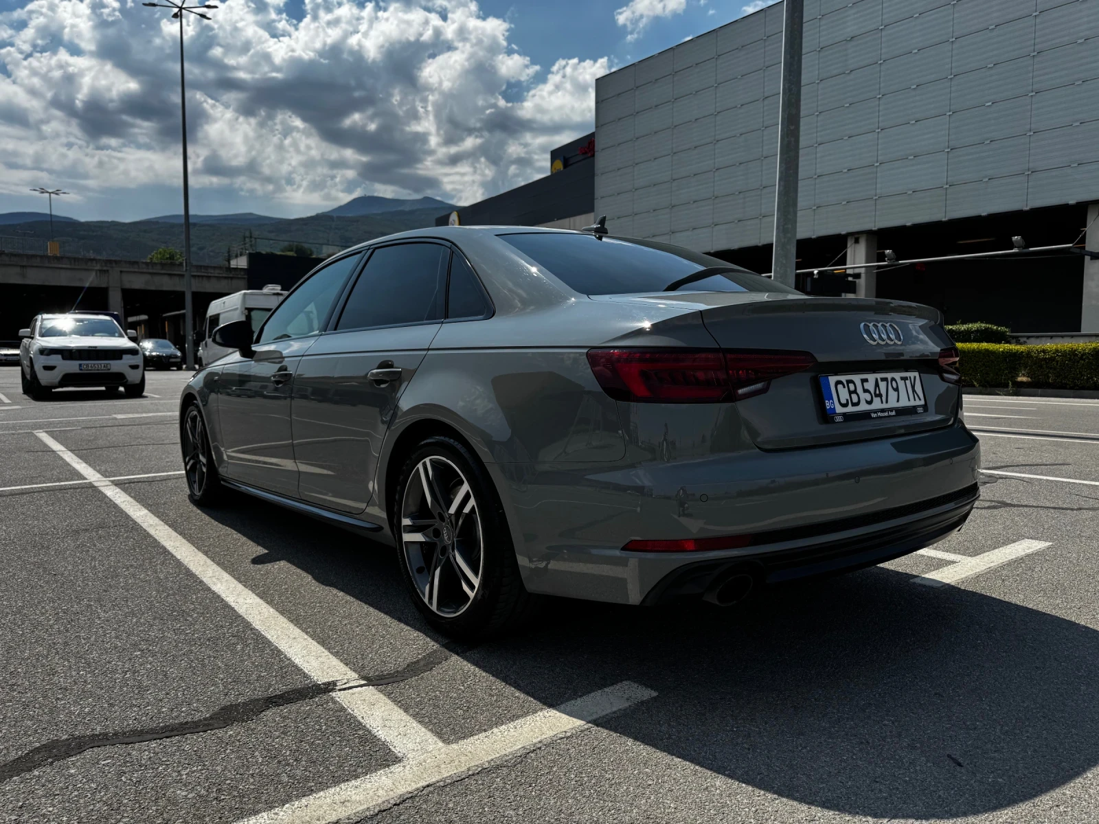 Audi A4 Black Edition / S-Line / Digital Cockpit, снимка 3 - Автомобили и джипове - 55778078