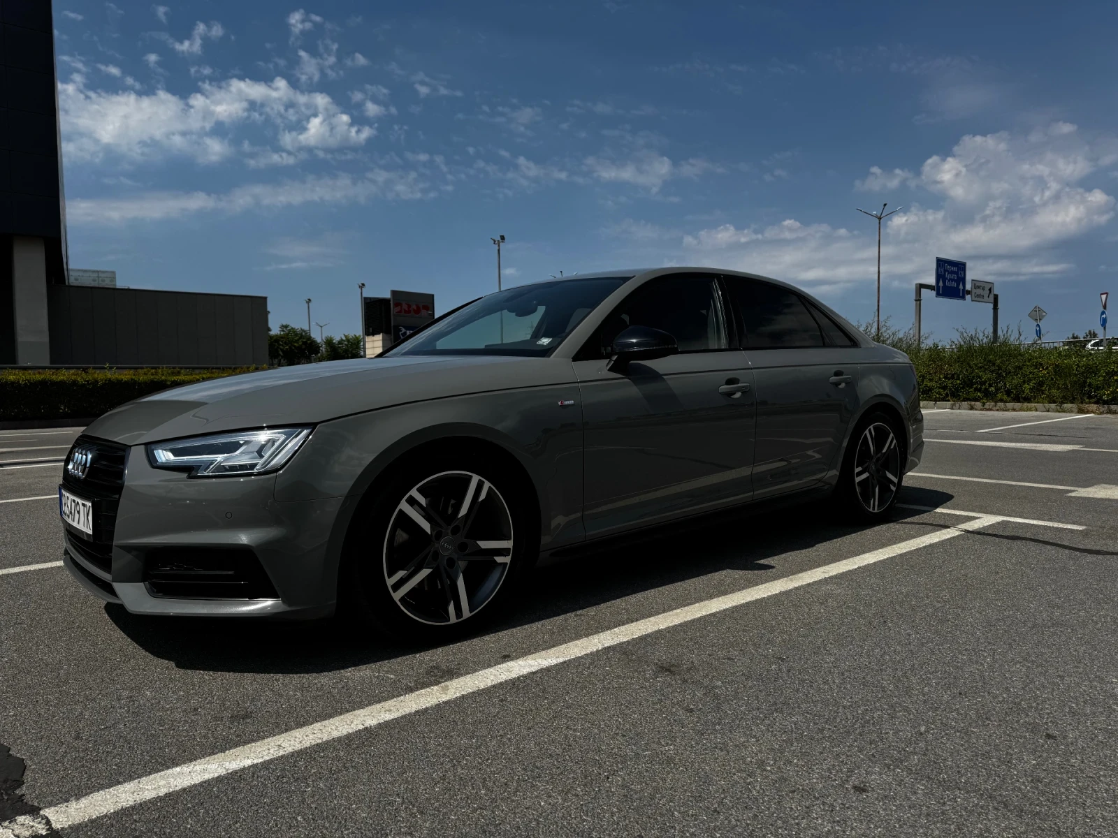 Audi A4 Black Edition / S-Line / Digital Cockpit, снимка 2 - Автомобили и джипове - 55778078