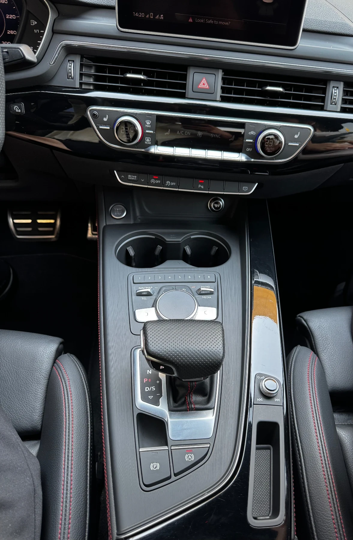 Audi A4 Black Edition / S-Line / Digital Cockpit, снимка 11 - Автомобили и джипове - 55778078