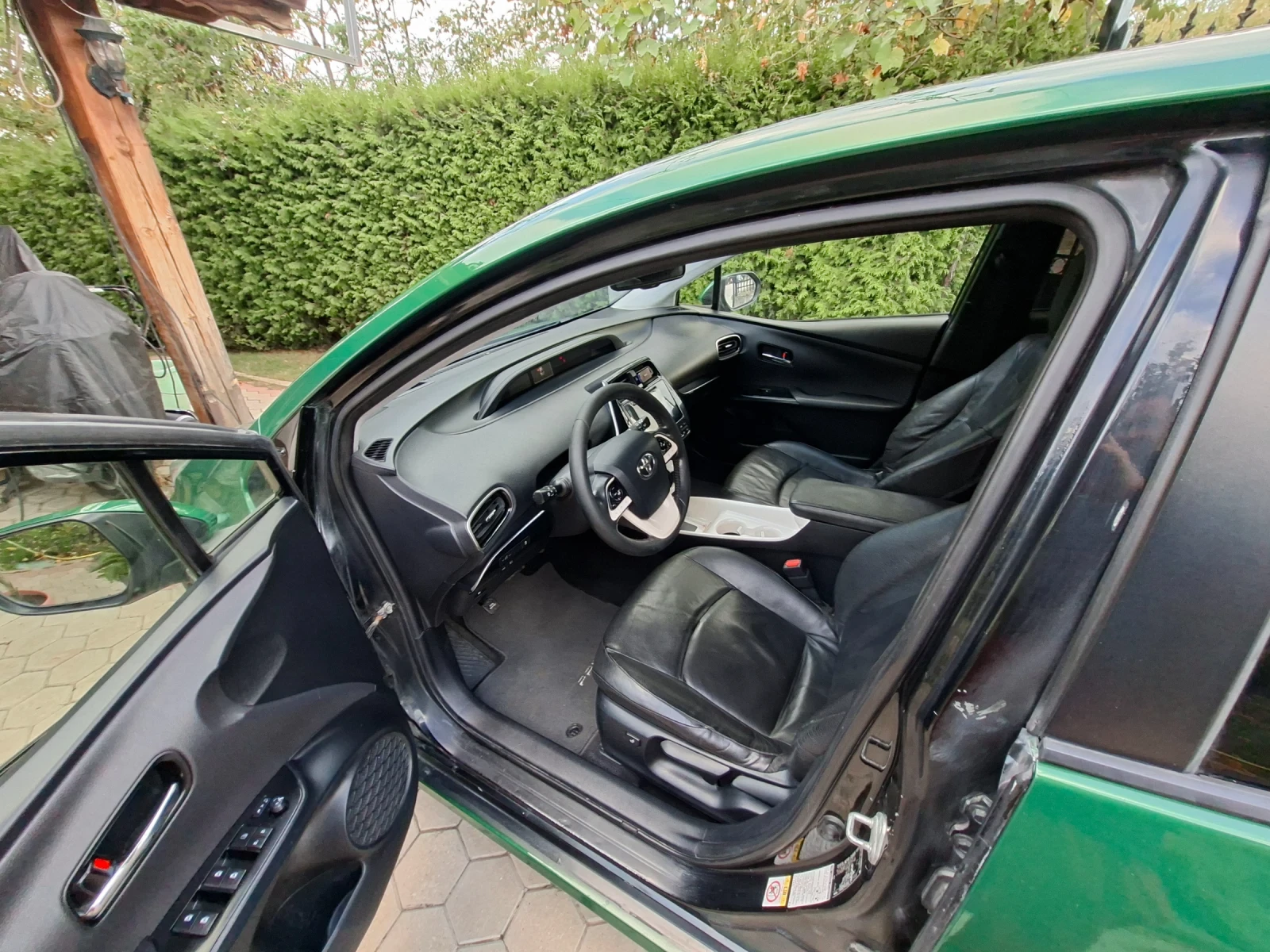 Toyota Prius 4 Hybrid , снимка 4 - Автомобили и джипове - 56602400
