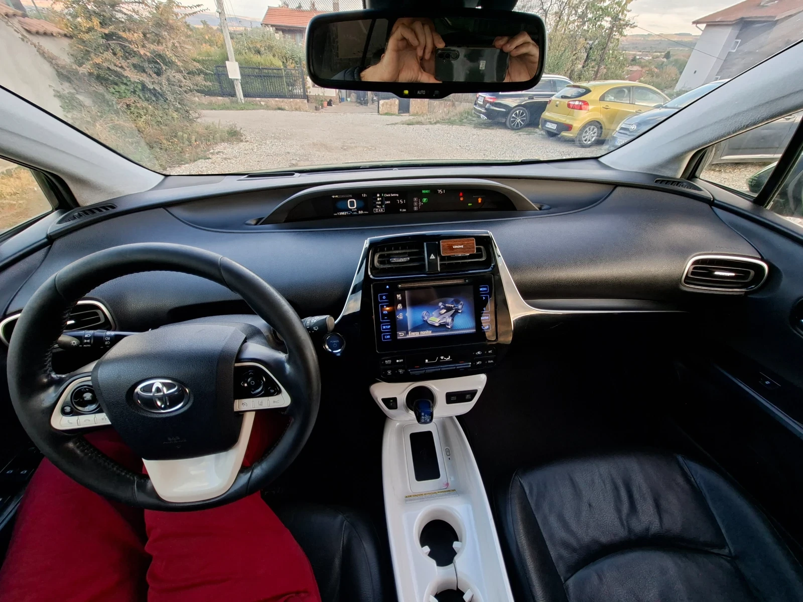 Toyota Prius 4 Hybrid , снимка 2 - Автомобили и джипове - 56602400